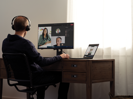 The future of work includes inclusive meetings: A person sitting at a desk on a Teams meeting