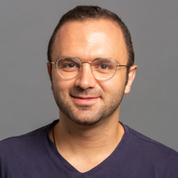Alireza Familiの肖像