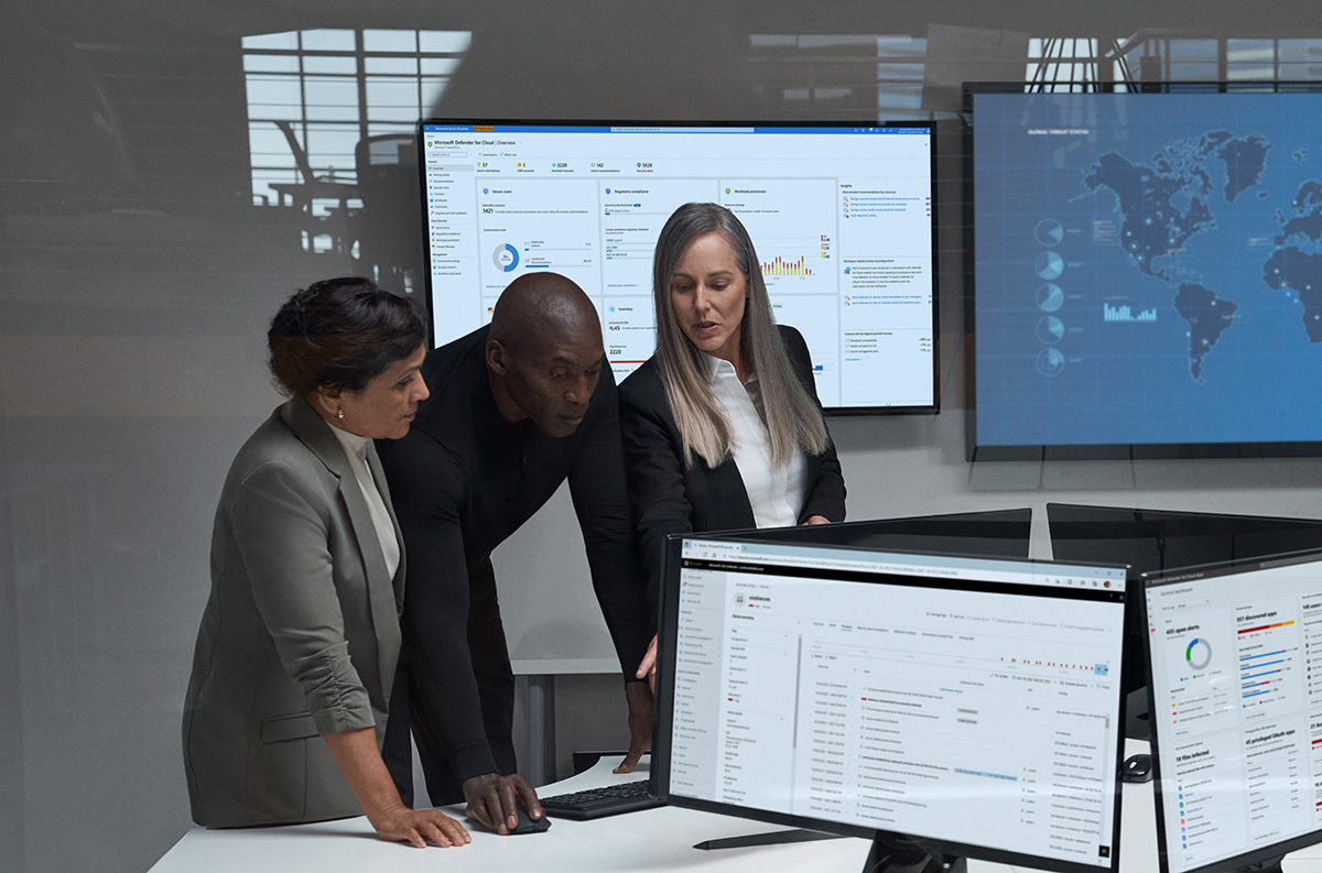 CISO (chief information security officer) collaborating with practitioners in a security operations center